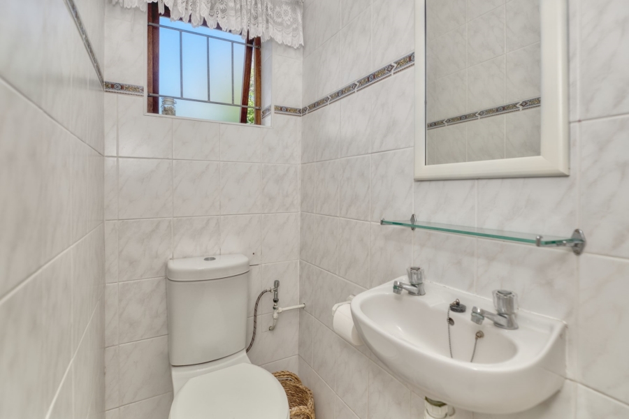 To Let 3 Bedroom Property for Rent in Struisbaai Western Cape